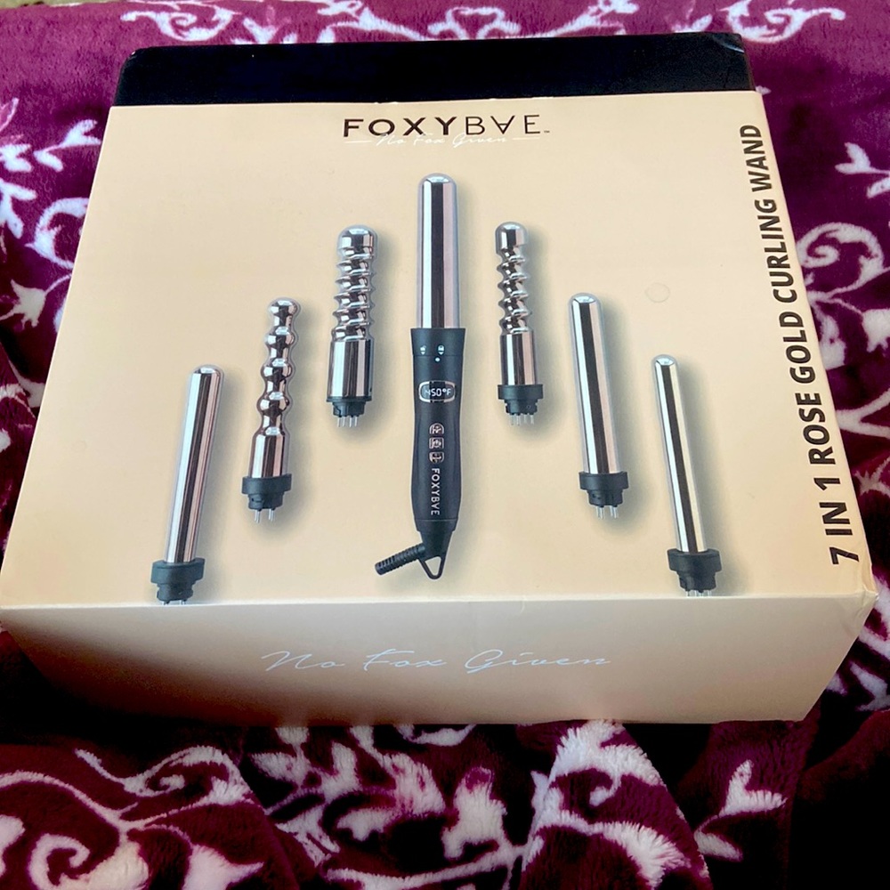 Brand new never been opened foxy babe 7 IN 1 Rose Gold Curling Wand